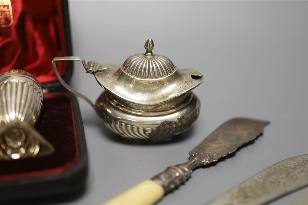 A cased pair of Victorian silver peppers, Sheffield, 1891, 79mm, five other silver condiments, etc.